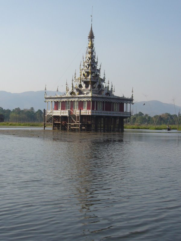 Travel - Myanmar - Inle Lake - First Boat Trip - The boat-drivers village - Into the village